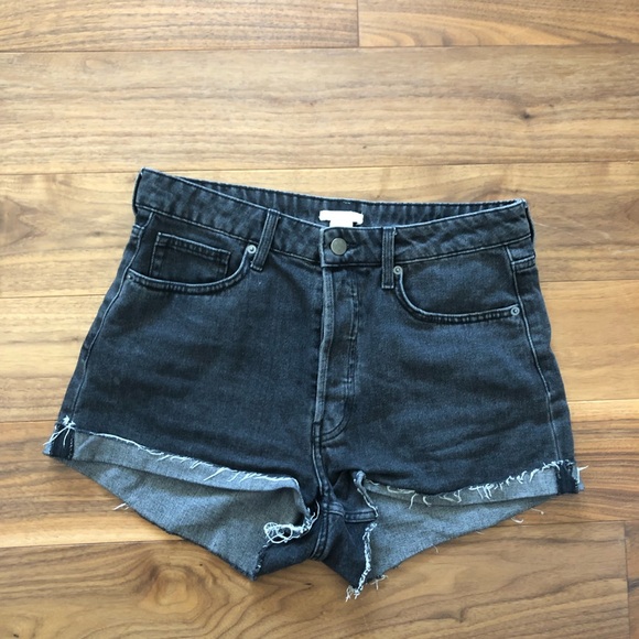 H&M high waisted denim shorts - Picture 3 of 4
